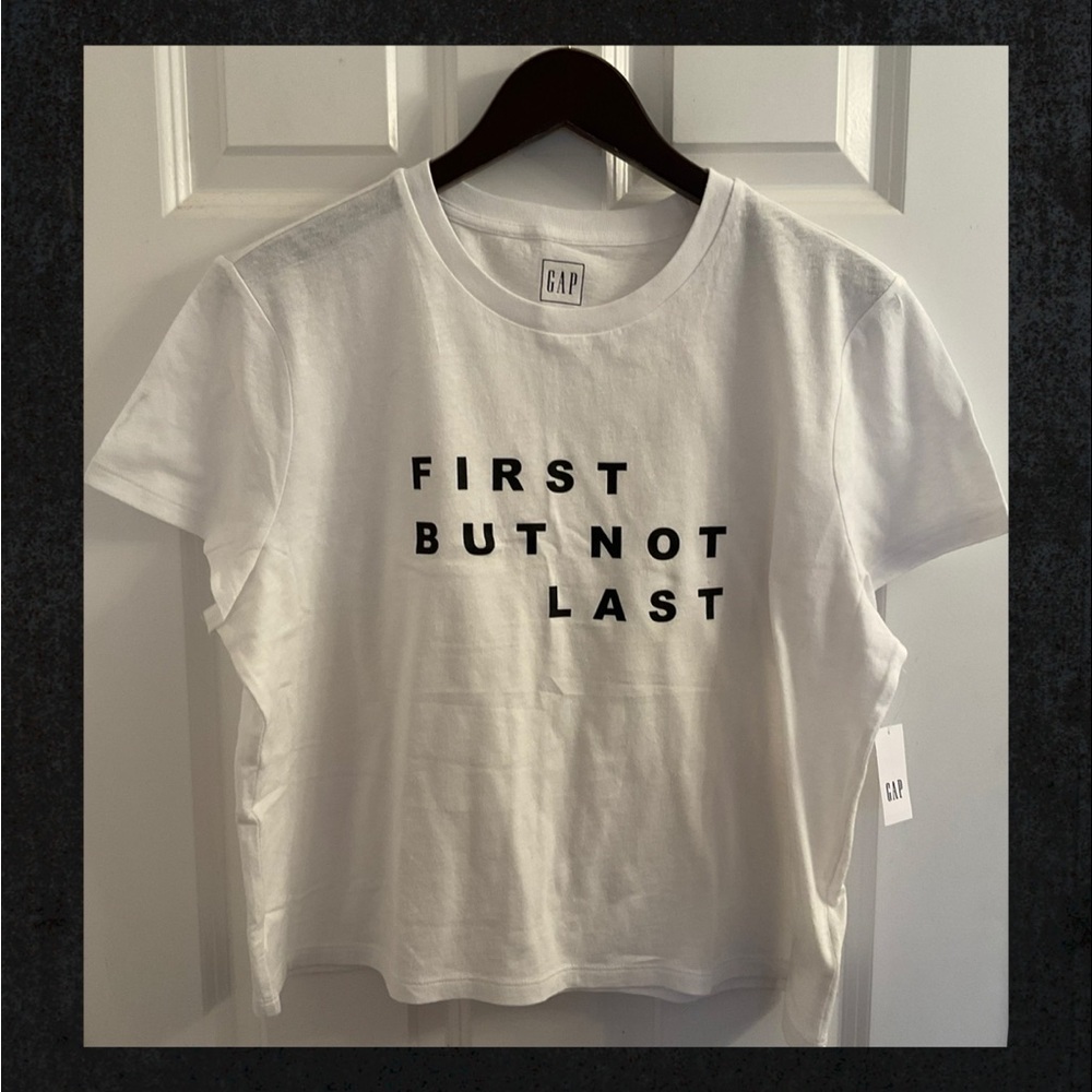 GAP International Women’s Day Shrunken T / Tee - NWT - Size XL - Picture 1 of 8